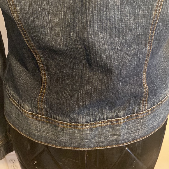 Old navy women’s M Jean jacket Front Side & inside pockets Very nice condition - Picture 10 of 16